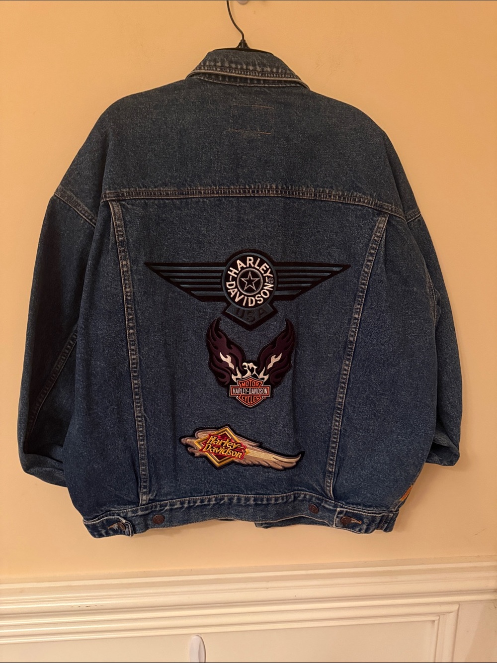 Jordache Blue‎ Denim Trucker Jacket with Patch Embroidery Size Large